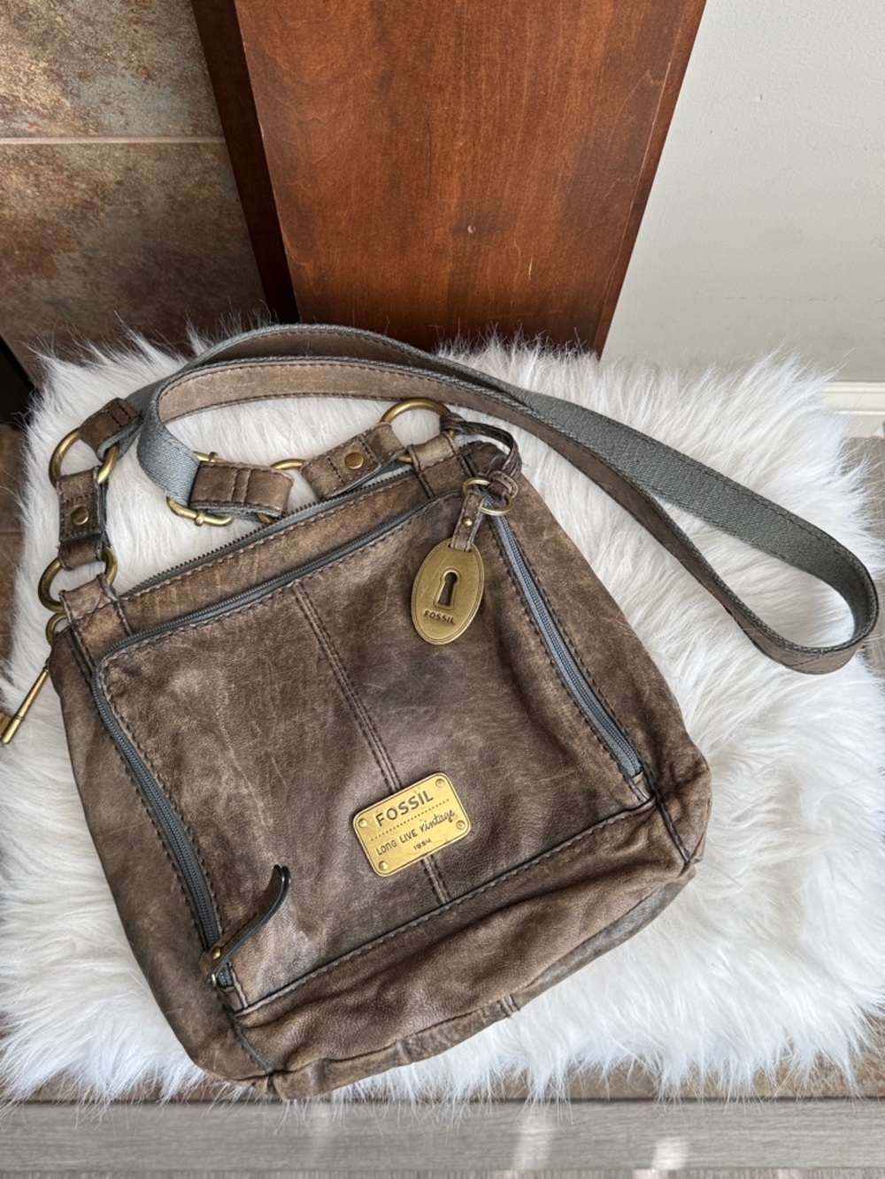 Semi vintage Fossil Distressed Brown Leather Crossbody purse Key Lock and Charms